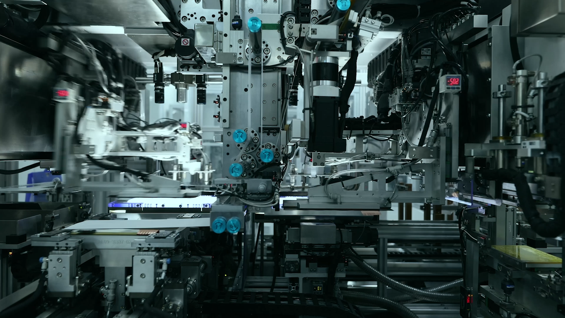 High-speed stacking SVOLT Energy Technology